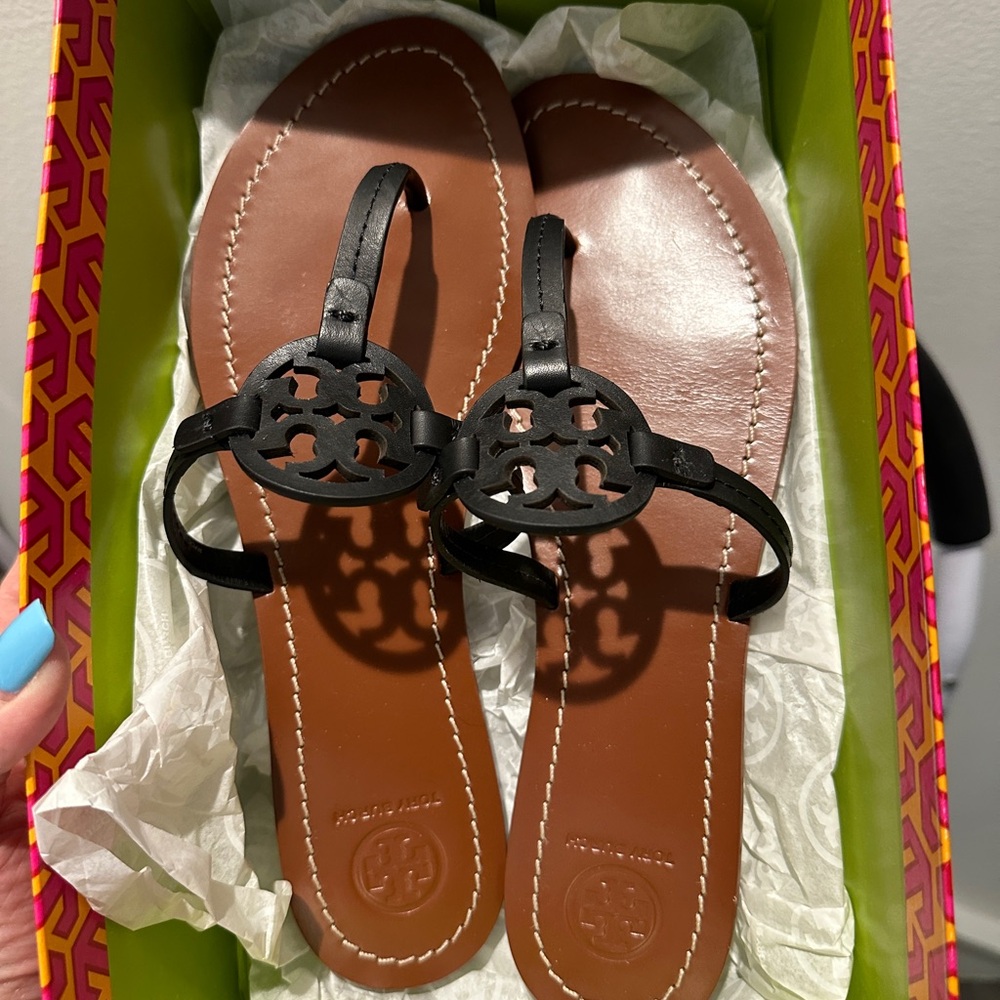 Tory Burch Gabriel leather flat thong sandals - size 9.5